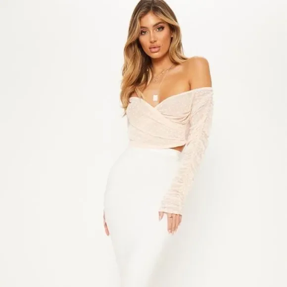 PrettyLittleThing • Nude polka dot sheet Bardot crop top - Picture 3 of 5